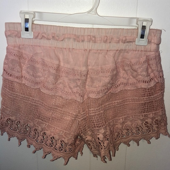 Pink lace shorts - Picture 3 of 4